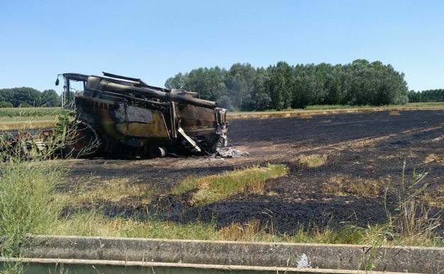 El recalentamiento de una cosechadora en Roderos provoca el incendio de dos hectáreas de cereal