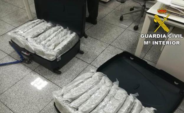 Detenido un pasajero que pretendía volar a Eindhoven con 27 kilos de marihuana