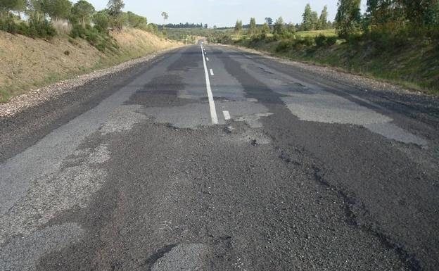 La Diputación invierte 2,4 millones de euros en cuatro actuaciones de la red provincial de carreteras