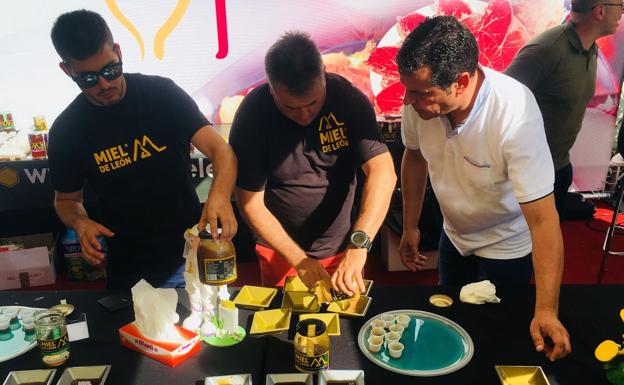 El queso de León, protagonista en la segunda jornada de la Feria de Muestras de Asturias