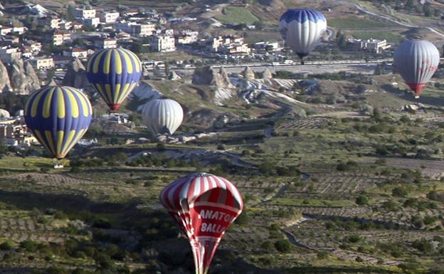 La trama Enredadera ofreció globos aerostáticos a la Guardia Civil para vigilar el Estrecho