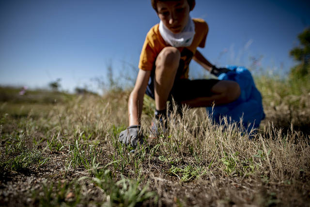 ¿Se agacharían para recoger un papel del suelo que no fuera suyo?