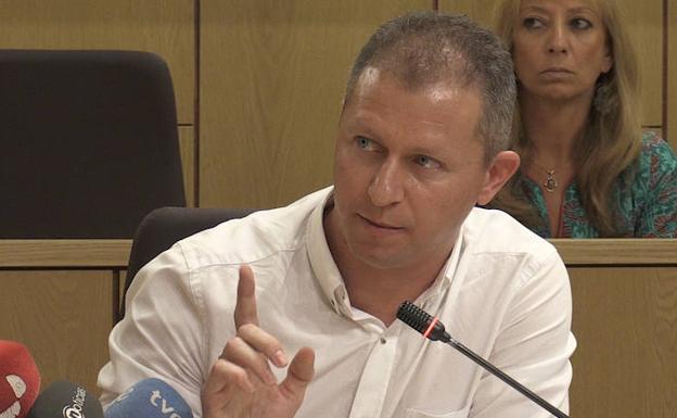 PSOE: «El alcalde sabía lo que hacía su concejala, por ello deben de dimitir los dos»