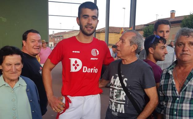 Gaizka Carregal vence 'en solitario' el torneo de pelota de Villamuñío