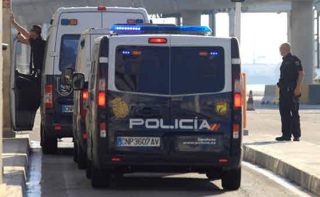 Detenido un hombre en Alicante al querer huir del país con sus dos hijas sin permiso de la madre