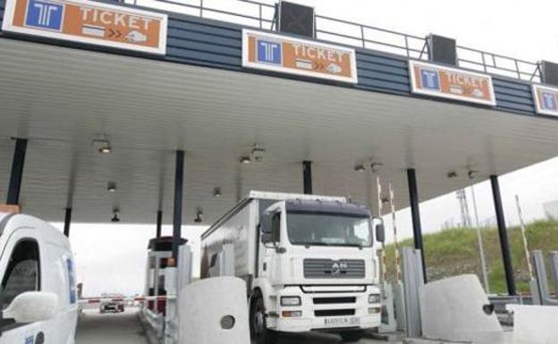 Los transportistas piden una bonificación «del 100%» en la León-Astorga mientras esperan «acontecimientos» en la AP-1