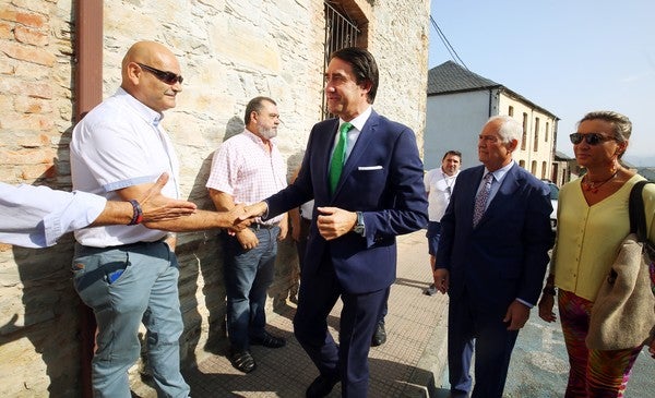 Presentación del proyecto de red de fibra óptica en Priaranza del Bierzo