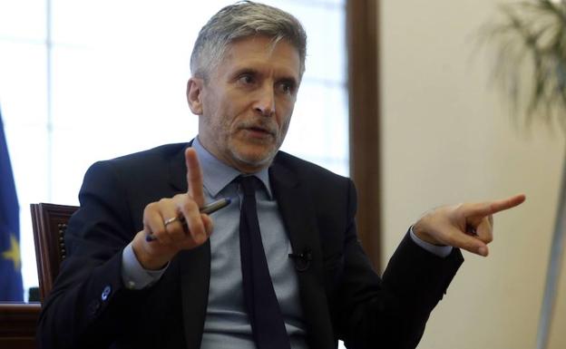 Marlaska ofrece a Torra una reunión en septiembre para abordar la crisis de los lazos