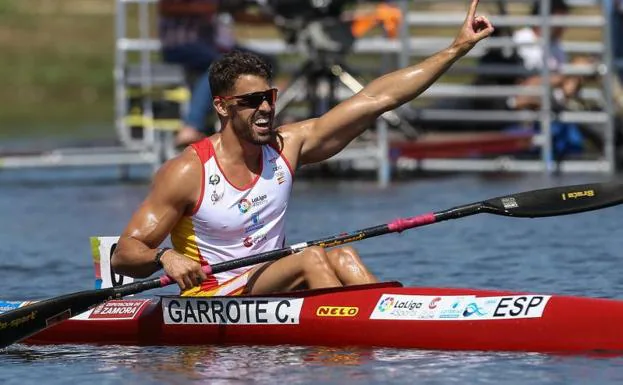 Carlos Garrote celebra su medalla de oro./Efe