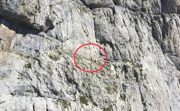 Protección Civil auxilia a un escalador herido en un tobillo en la Peña Santa de Castilla de Picos de Europa