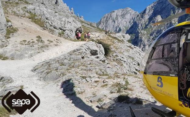 Evacuada en helicóptero una excursionista que se desmayó en la Ruta del Cares