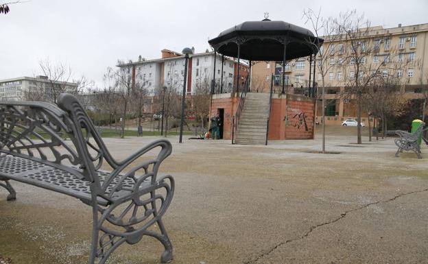 Tres chicos detenidos por presuntamente abusar de otra menor en un parque de Cáceres