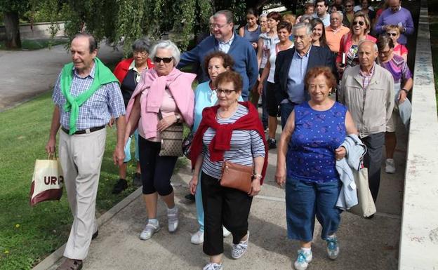 El Ayuntamiento de León recibe una subvención de 6.500 eurosde la FEMP por su Programa de Rutas Saludables para mayores