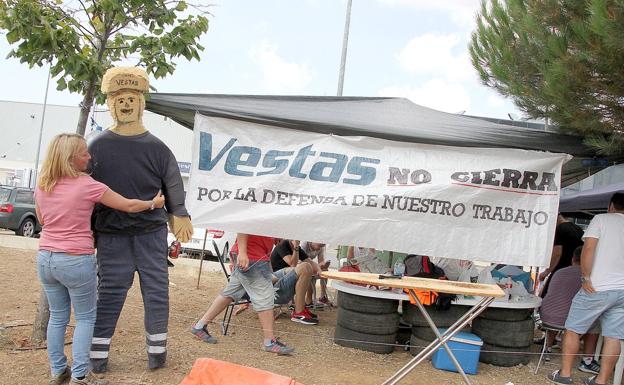 La plantilla de Vestas espera acontecimientos con «rabia y ánimo para seguir luchando»