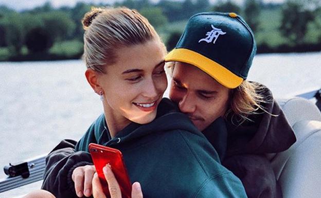 Hailey Baldwin muestra su faceta más maternal