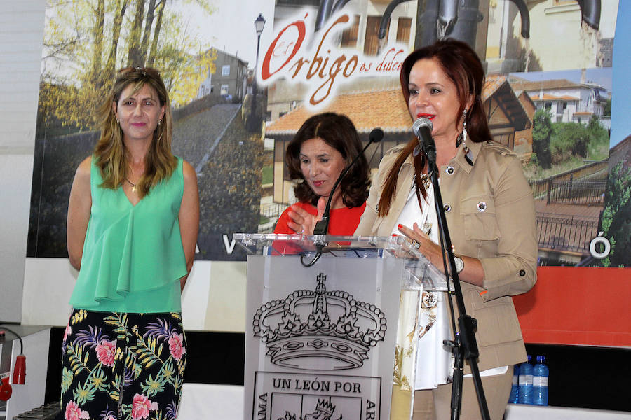 Silvia Clemente inaugura la XIII Feria del Dulce de Benavides de Órbigo