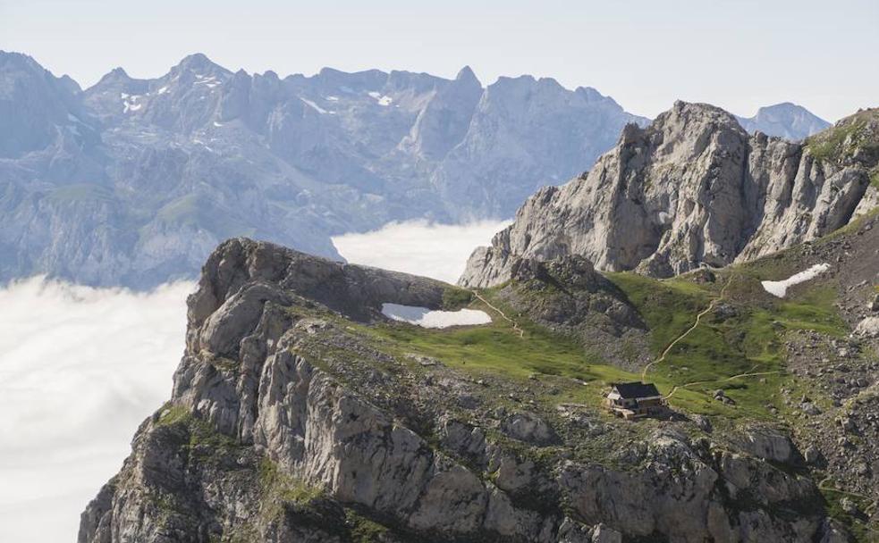 Picos de Europa: donde las manos rozan el cielo