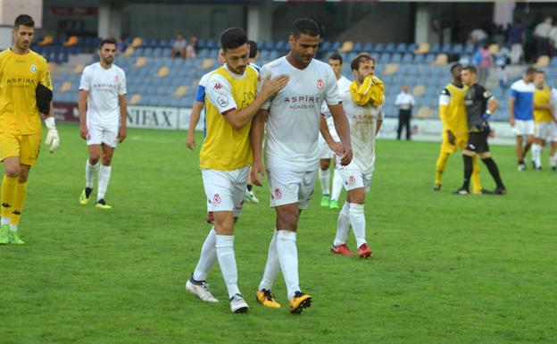 La Cultural cae en Pontevedra (2-1) en el último minuto y sufre un golpe de realidad