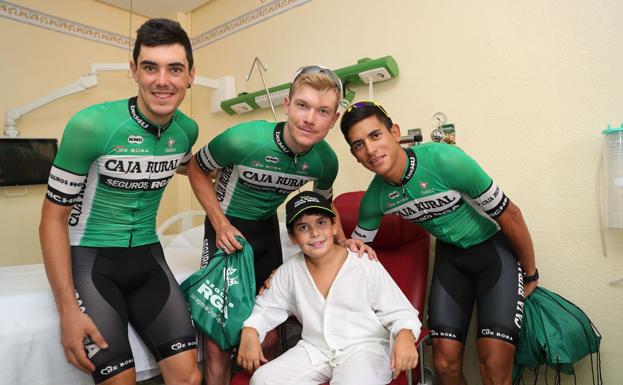 El apoyo a la infancia hospitalizada, nuevo reto solidario del equipo ciclista Caja Rural-Seguros RGA