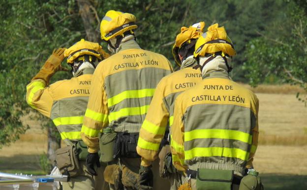 Dos incendios permanecen activos en Robledo de Caldas y Valdeteja