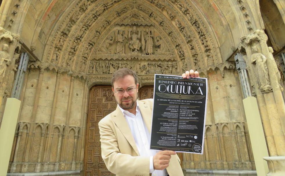 El ganador del premio planeta, Javier Sierra, vuelve enmascarar a León en 'la cultura de lo oculto'