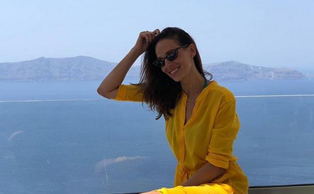 Eva González y Cayetano Rivera visten a su hijo, de seis meses, de torero