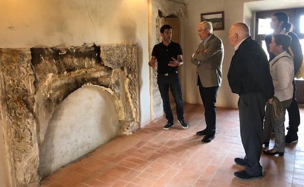 Un convenio entre la Junta y el Ayuntamiento de Grajal permitirá a los estudiantes de la Escuela de Arte de León hacer prácticas en el Palacio de Los Condes