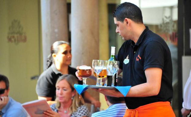 El paro marca una nueva caída en agosto con 111 desempleados menos y fija su número en 29.154