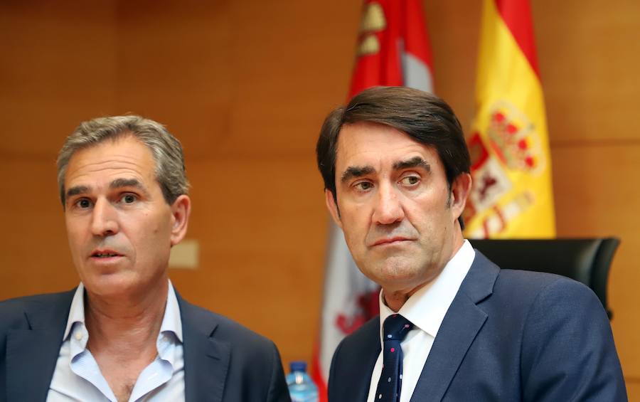 Comparecencia en las Cortes del consejero de Fomento y Medio Ambiente, Juan Carlos Suárez-Quiñones