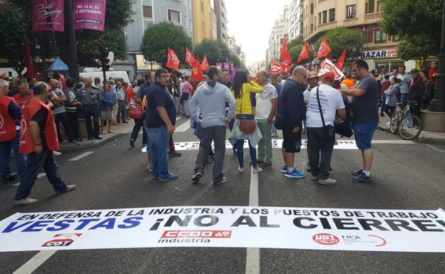 Todo León, representado por 20.000 personas a pie de calle, se une en un único grito: «Vestas no se cierra»