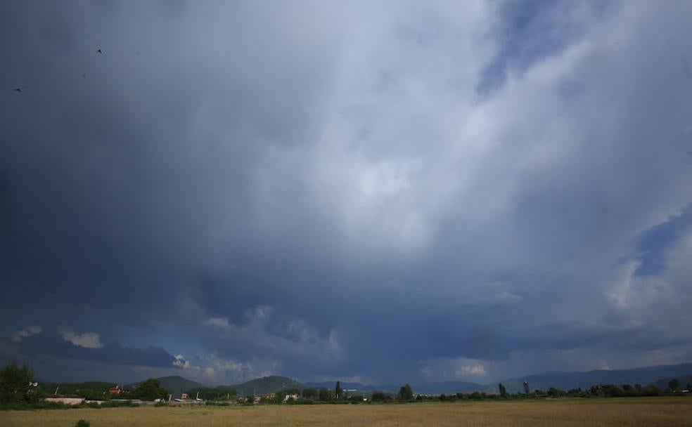 La tormenta y la lluvia empañan la tarde de la Encina