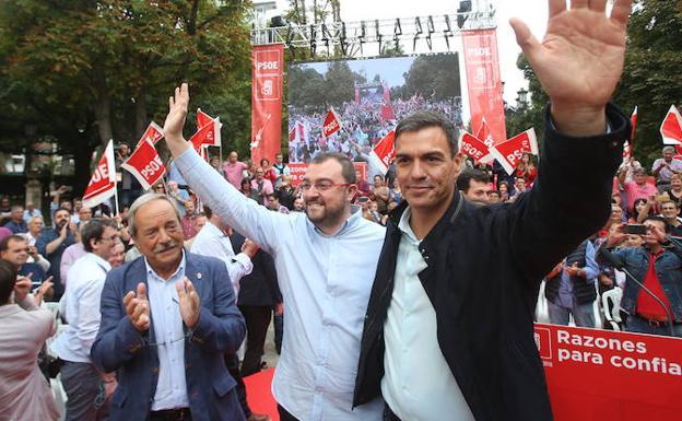 Pedro Sánchez da su palabra en Asturias para garantizar los plazos de las obras de la Variante