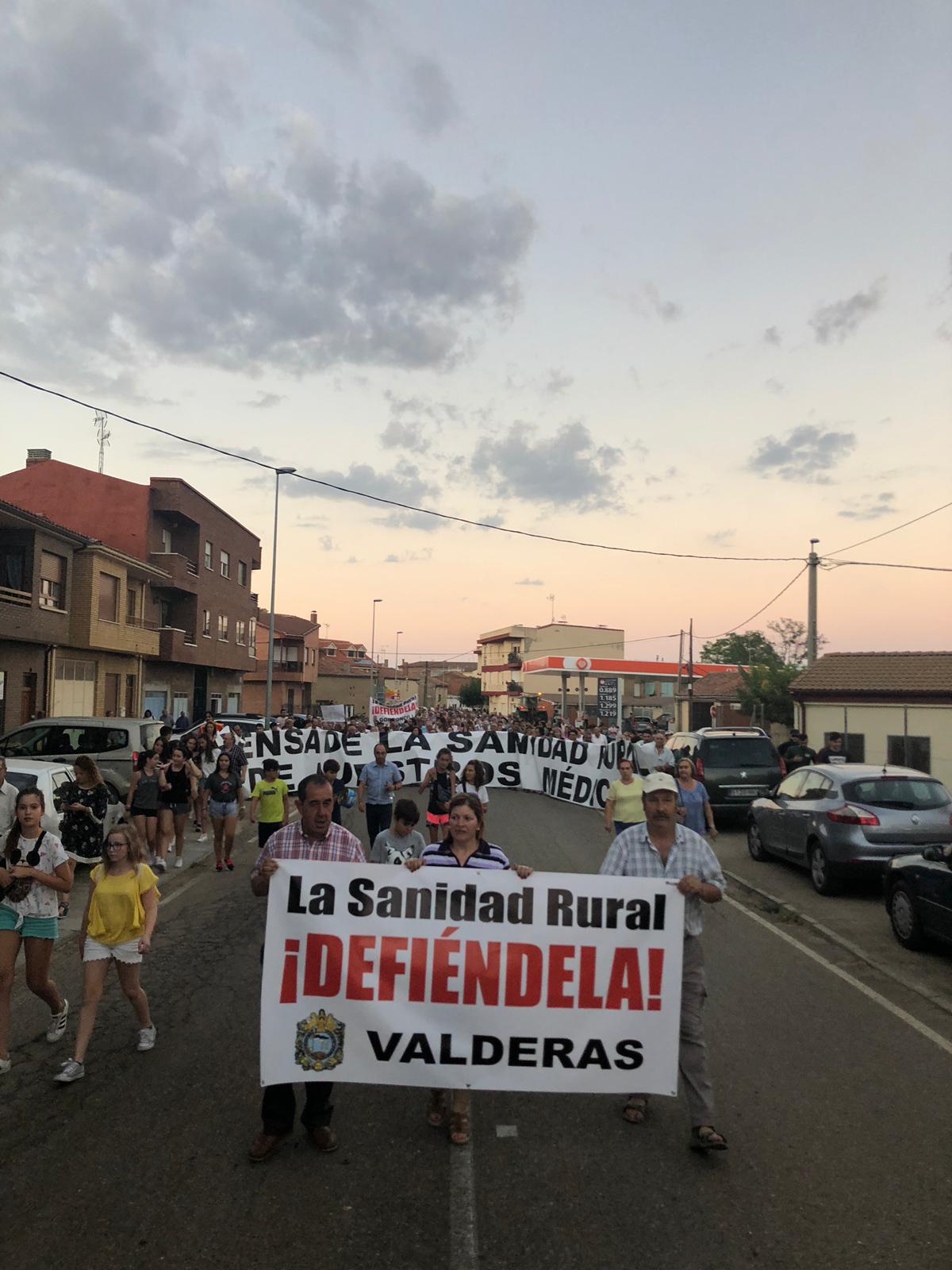 1.500 personas claman en Valderas contra la precariedad en la sanidad rural