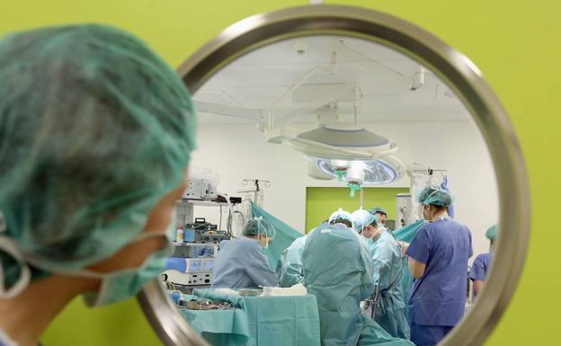 Suministros y cotizaciones sociales generan 409 de los 462 millones de deuda de Sacyl