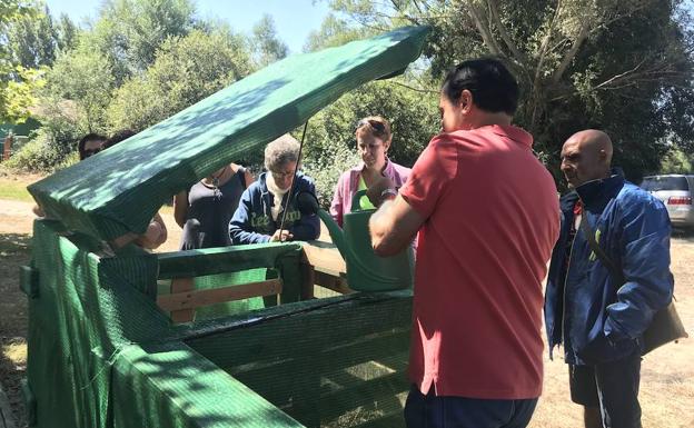 El Ayuntamiento de Carrocera enseña a transformar residuos domésticos en abonos orgánicos