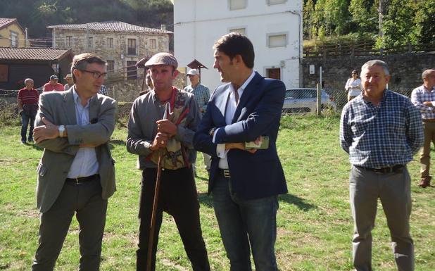 Suárez-Quiñones pone en valor la trashumancia en Picos de Europa y la labor de los pastores