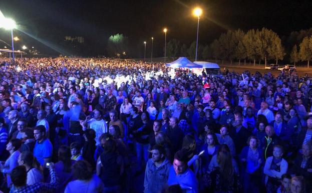 Miles de personas bailan a ritmo de Panorama antes de disfrutar con Efecto Mariposa