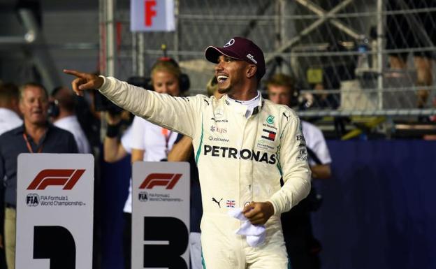 Hamilton se pone el traje de superhéroe