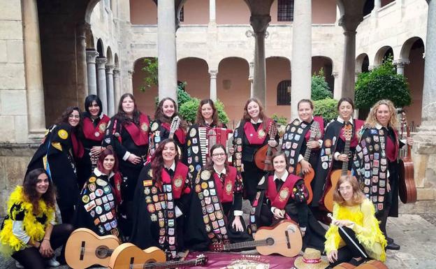 La tuna femenina de la ULE recibe el premio 'mejor solista' en Orihuela
