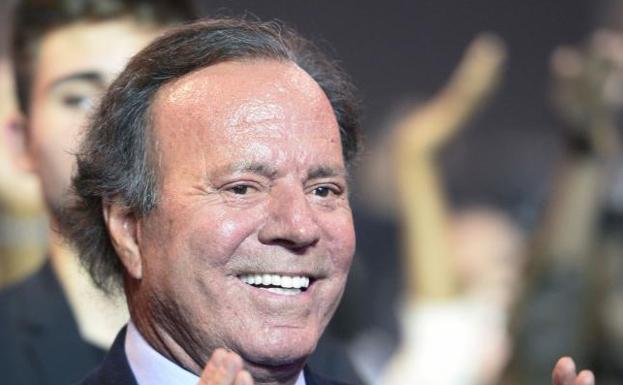 Julio Iglesias cumple 75 años entre la incertidumbre sobre su carrera