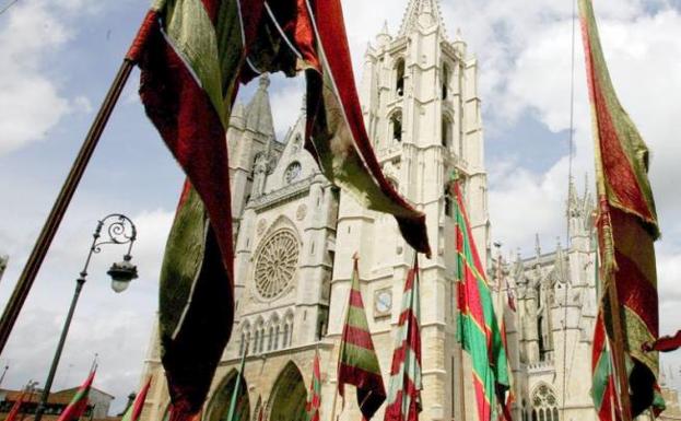 285 pendones y 49 carros engalanados inundarán de tradición el centro de León