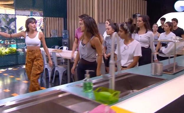 Aitana Ocaña no puede evitar emocionarse al visitar la academia de 'OT'