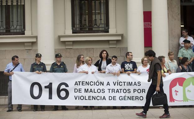 Trabajadores sociales y juristas claman contra la falta de unidades forenses de violencia machista