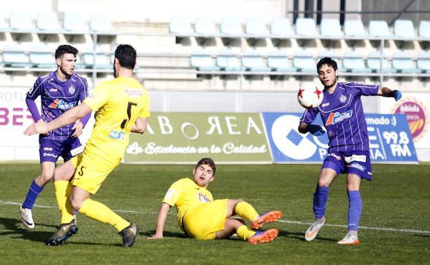 Un error no forzado le cuesta el partido a La Bañeza