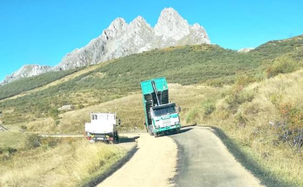 UPL denuncia el peligroso estado de la carretera que une Villamanín y Arralla