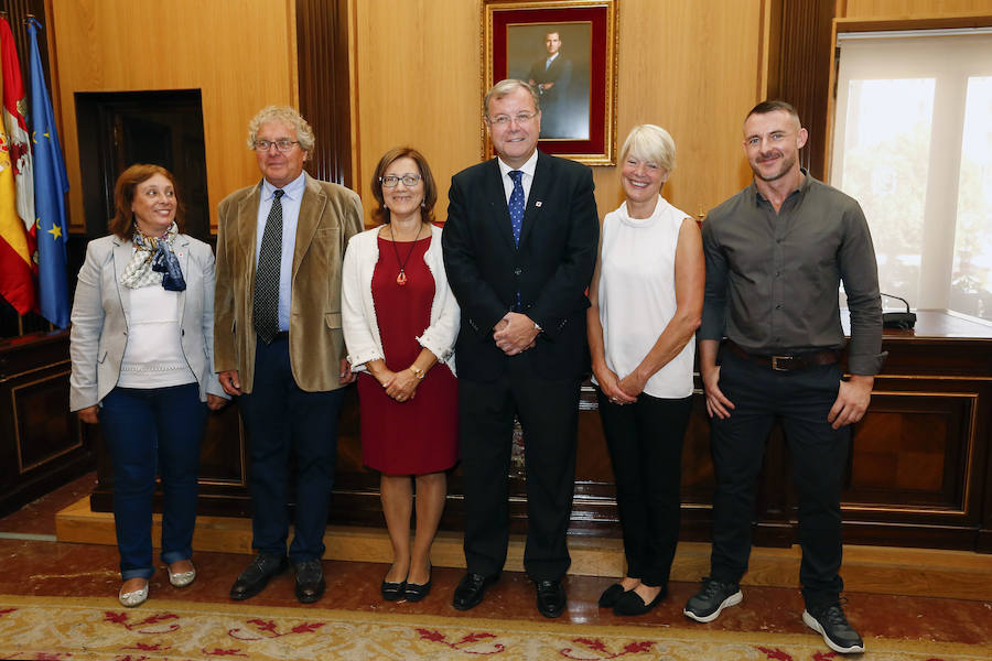 Recepción en el Ayuntamiento de los galardonados con el Premio Mano Amiga 2018