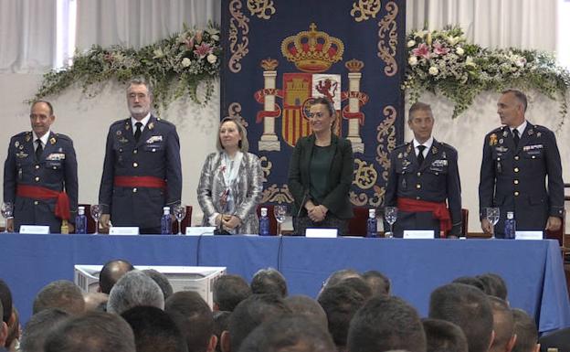 Barcones anima a los alumnos de la Academia del Aire de León a convertirse en «un orgullo para todos los españoles»