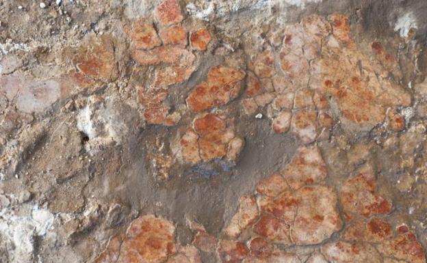 Arqueólogos españoles descubren en Jordania suelos pintados hace 10.000 años