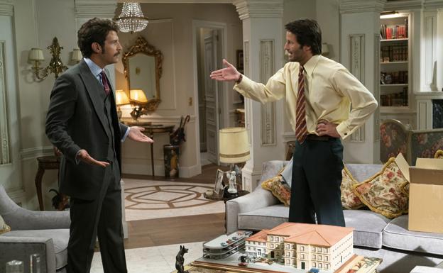 Gabriel descubre la maqueta de la Plaza de los Frutos