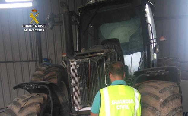 La Guardia Civil detiene a los autores del robo de un tractor agrícola en Cabañas Raras